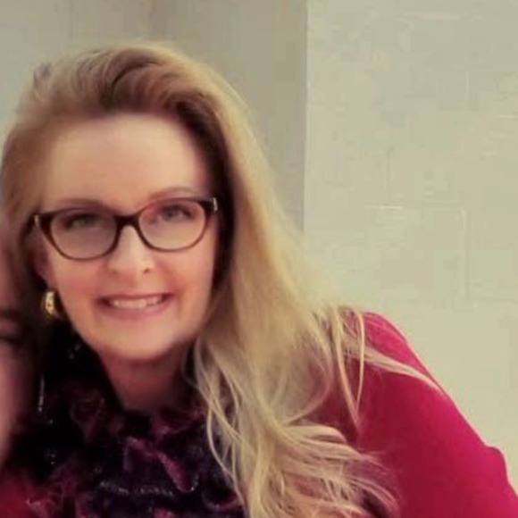 Meet your Posher, Janet - Picture 1 of 1